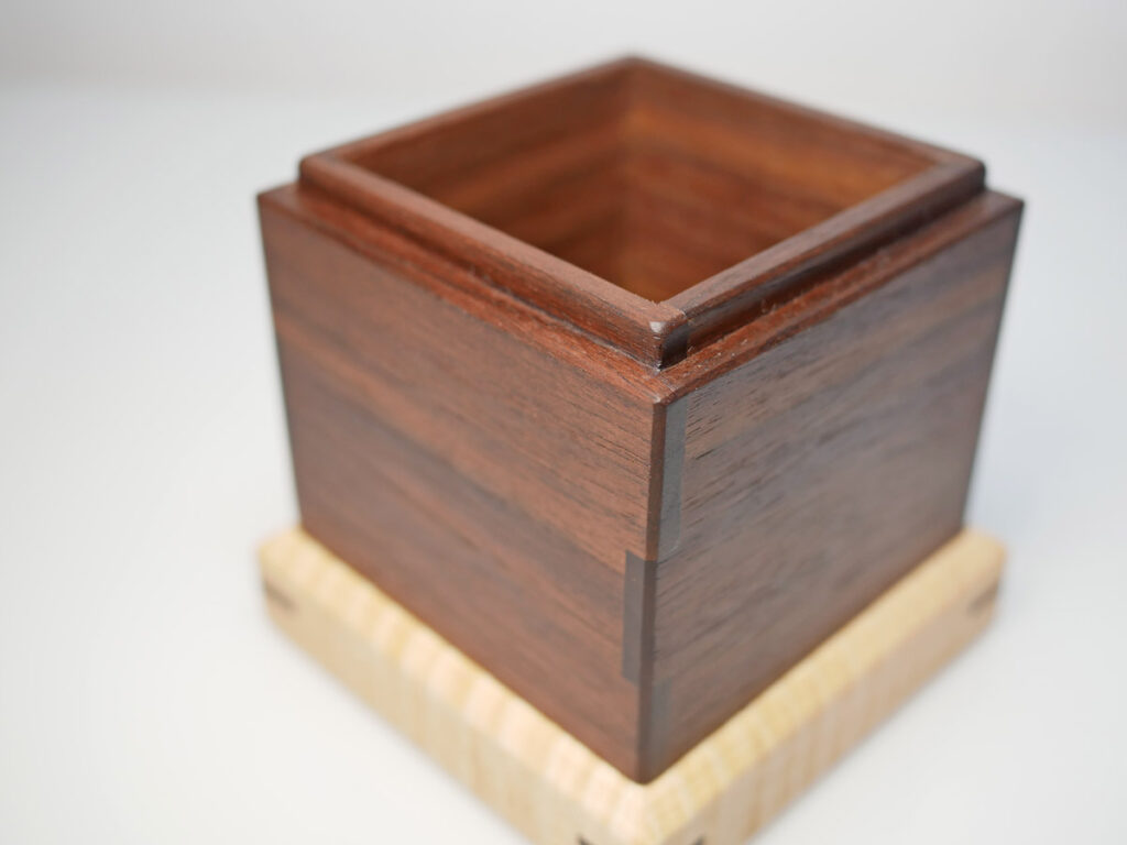 pet urn